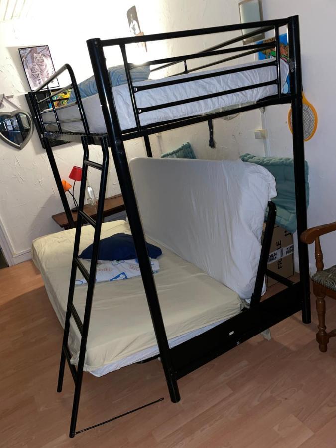 Les Toiles Filantes Hostel Empurany Bagian luar foto
