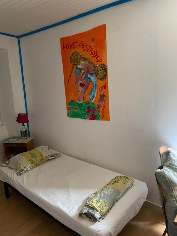Les Toiles Filantes Hostel Empurany Bagian luar foto